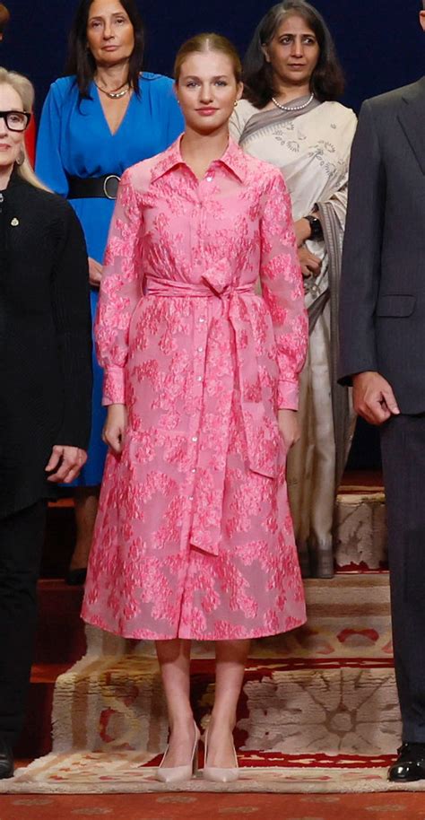 How much does Princess Leonor's pink shirt dress cost?