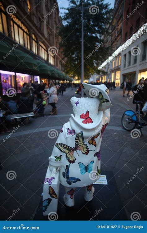 Paddington Bear Statue in London by Harrods Editorial Photography - Image of city, statue: 84101427