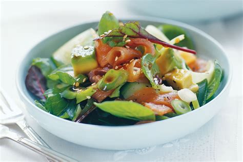 Smoked salmon, cucumber and Asian greens salad | jalcine.me