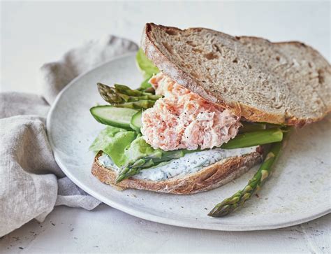 Lækker frikadelle-sandwich med hjemmesylt | Opskrift | SPIS BEDRE