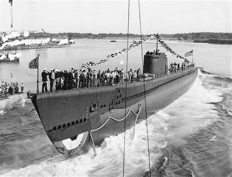 Launch of submarine USS Scorpion (SS-278) 1942 | World War Photos