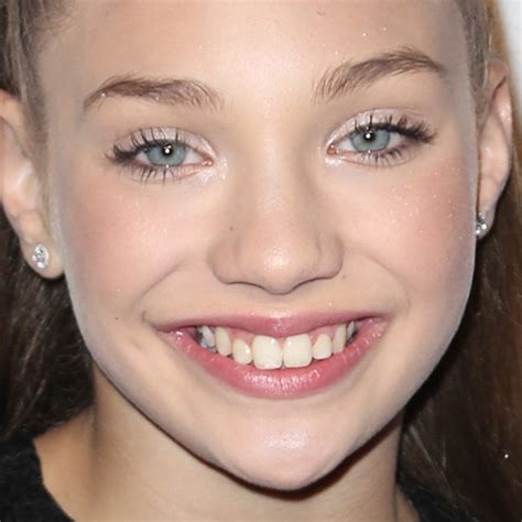 Maddie Ziegler Makeup: Silver Eyeshadow & Clear Lip Gloss | Steal Her Style