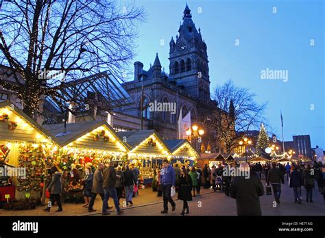 Shoppers at Chester Christmas market and lights Stock Photo: 129232504 ...