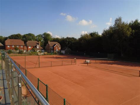 Clay Courts. The Weald Tennis Club © Paul Gillett cc-by-sa/2.0 :: Geograph Britain and Ireland