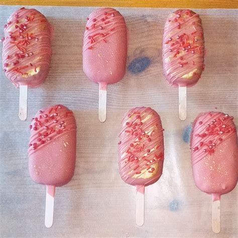 Seriously, my first attempt at cake popsicles! 😍 : r/Baking