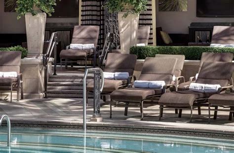 The Palazzo Pool | Cabanas & Daybeds | Hours & Photos | Las Vegas