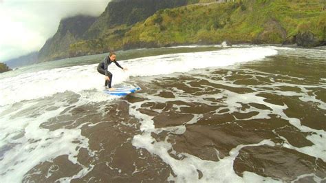 Surfing in Madeira - 2MADEIRA.COM