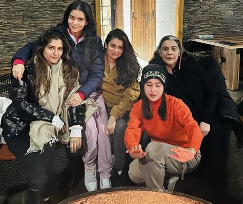 Sara Ali Khan Enjoys Her Time In Kashmir, Recent Trip with Mother and Friends Captured in Photos