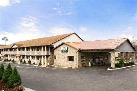 DAYS INN BY WYNDHAM HUNTINGTON $64 ($̶7̶7̶) - Updated 2020 Prices ...