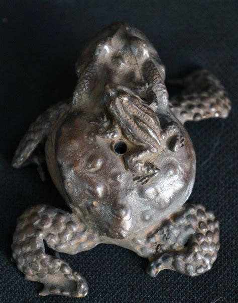 Kaeru frog sculpture 1900