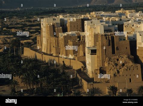 shibam yemen mud skyscrapers buildings traditional architecture Stock Photo - Alamy