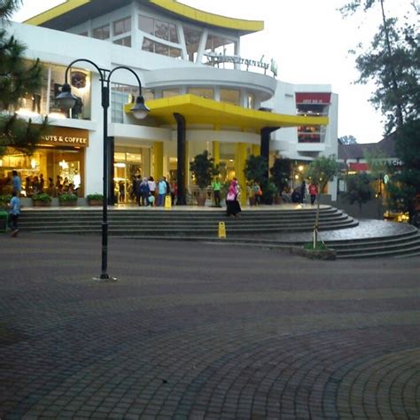 Cihampelas Walk (CiWalk) - Cipaganti - Bandung, Jawa Barat