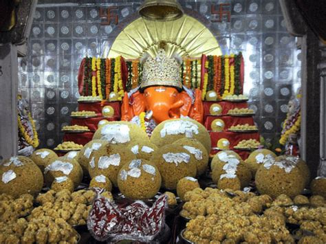 Ganesh Chaturthi begins in Hyderabad with gaiety - Oneindia News