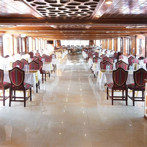 Dubai Marina: Ocean Empress Dinner Cruise Tickets