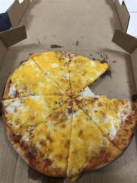 Airport Cheese Pizza : r/shittyfoodporn