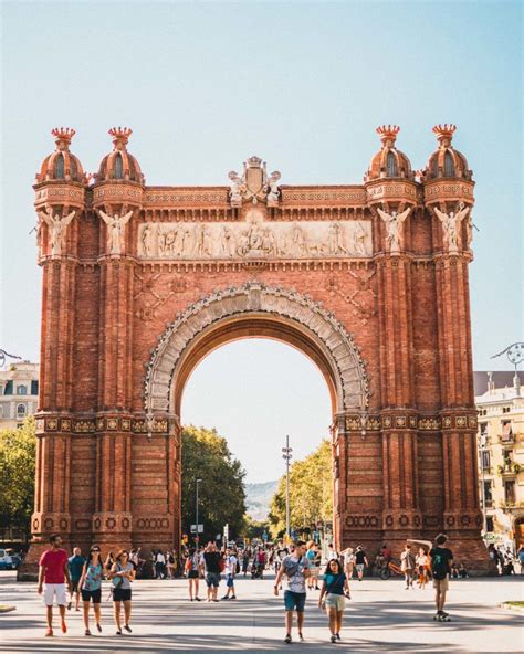 Barcelona's Arc de Triomf, a 19th-Century Arch | solosophie