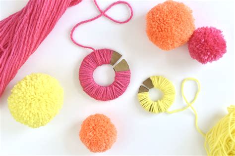 How to Make Yarn Pom-Poms