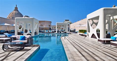 7 Rooftop Pools in Dubai With Killer Views | insydo