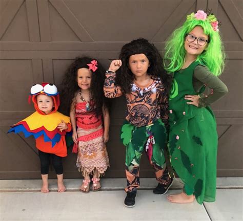 Family Halloween Costume | Disney's Moana! • LORI•O•PHOTO