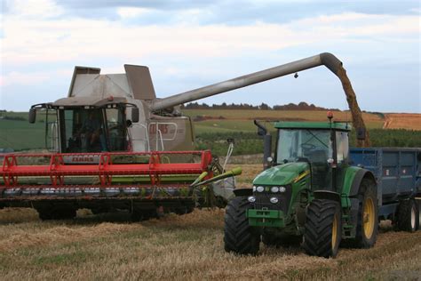 31 New Combine Harvesters Registered in Republic of Ireland this year - Farmsafely