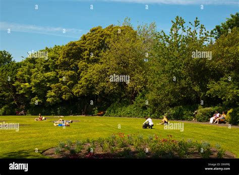 Dublin merrion square hi-res stock photography and images - Alamy