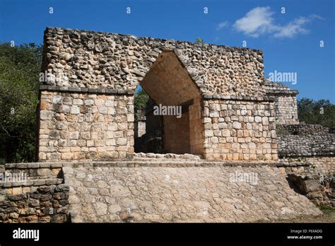 Corbelled arch hi-res stock photography and images - Alamy