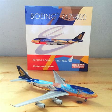 Singapore Airlines (SIA/SQ) Tropical Boeing 747-400 Model (1:400), Hobbies & Toys, Toys & Games ...