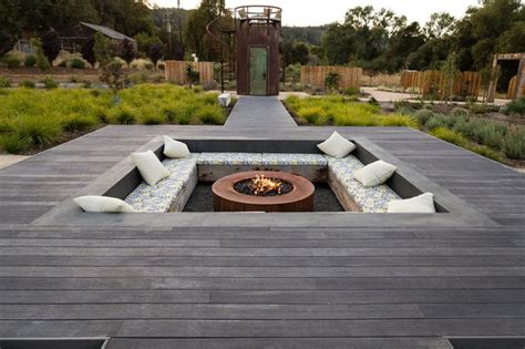 10 Creative Deck Designs With Built-In Bonus Features