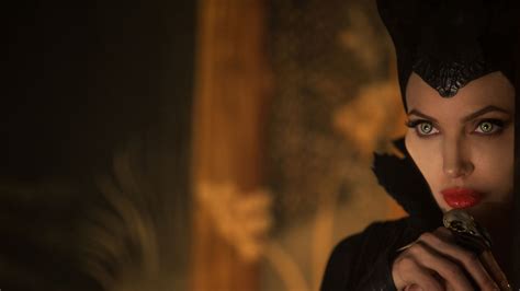 These New Maleficent Angelina Jolie Pics and Trailer Are Simply ...