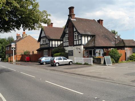 The Thatched House Public House,... © Phil Gaskin cc-by-sa/2.0 :: Geograph Britain and Ireland