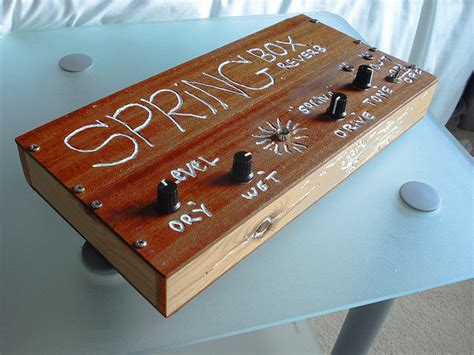 DIY Spring Reverb in a wooden box, at Alien Musician