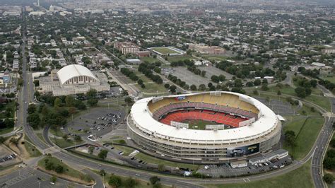 Bill to extend D.C.'s lease for RFK site gains momentum - Axios ...