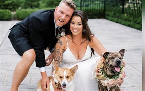 Pat Mcafee Wife- All The 11 Interesting Things To Know About Samantha Ludy - RichAthletes