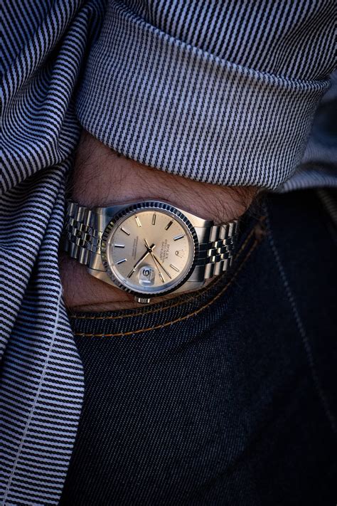 Man-wearing-a-rolex-datejust-on-a-jubilee-bracelet - Habilitate