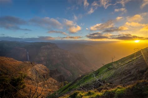 Waimea Canyon, Kauai at Sunrise (2016) 5969 x 3979 [OC] : EarthPorn