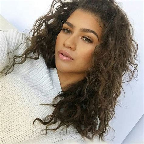 This Is How Zendaya Maintains Her Naturally Curly Hair