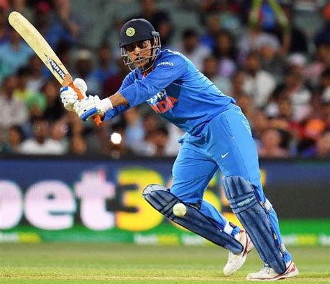 Australia in search of 'finisher' like Dhoni - Rediff Cricket