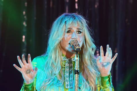 How Kesha Feels During Her Summer 2016 Tour | Teen Vogue