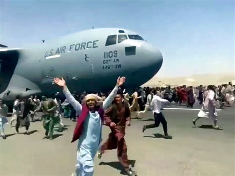 Taliban allowing ‘safe passage’ for civilians from Afghanistan in U.S. airlift | KTLA