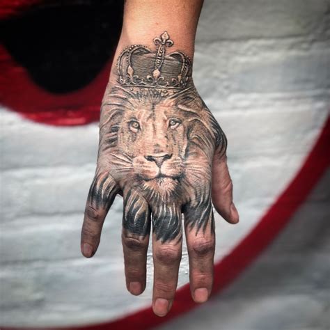 Realistic Lion on Hand Tattoo « Peter van der Helm | Creative