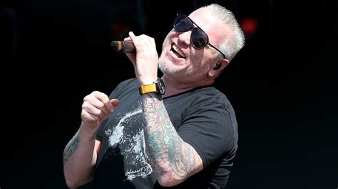 Smash Mouth frontman Steve Harwell dies at 56 - BBC News