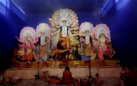 Devotees throng Puja venues | Assam Times