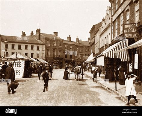 Retford market square england nottinghamshire hi-res stock photography and images - Alamy