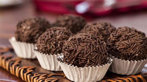 Receta de Brigadeiros de chocolate, dulces típicos de Brasil - Hogarmania