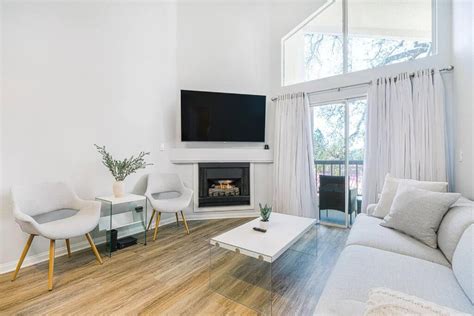 Resort-like luxurious condo in Woodland Hills, Los Angeles, Pool, Hot ...