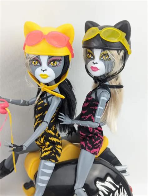 MONSTER HIGH DOLLS Wheelin Werecats Sister's With Scooter Mattel EUR 96,23 - PicClick IT