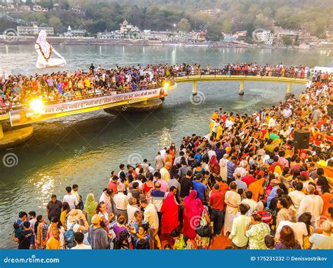 Ganga Aarti Ceremony in Parmarth Niketan Ashram at Sunset. Rishikesh is World Capital of Yoga ...