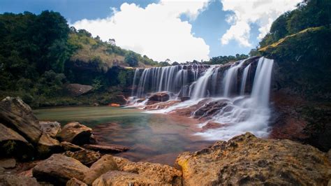 Beautiful Mawsawa Waterfalls in Sohra Cherrapunjee, Top Tourist Attraction in Cherrapunjee