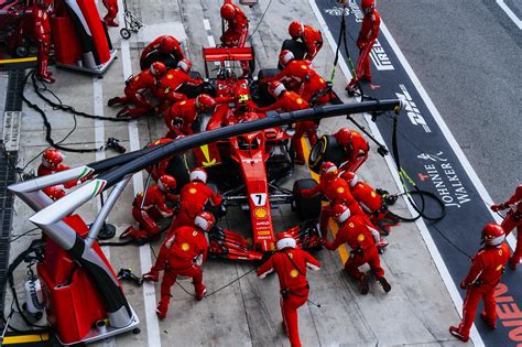 The Ferrari Pit Crew in operation : r/formula1