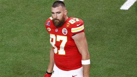 'El Travador' Travis Kelce rocks mustache look in Chiefs' training camp after returning from ...